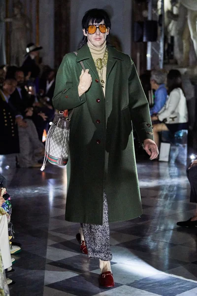 Look 49